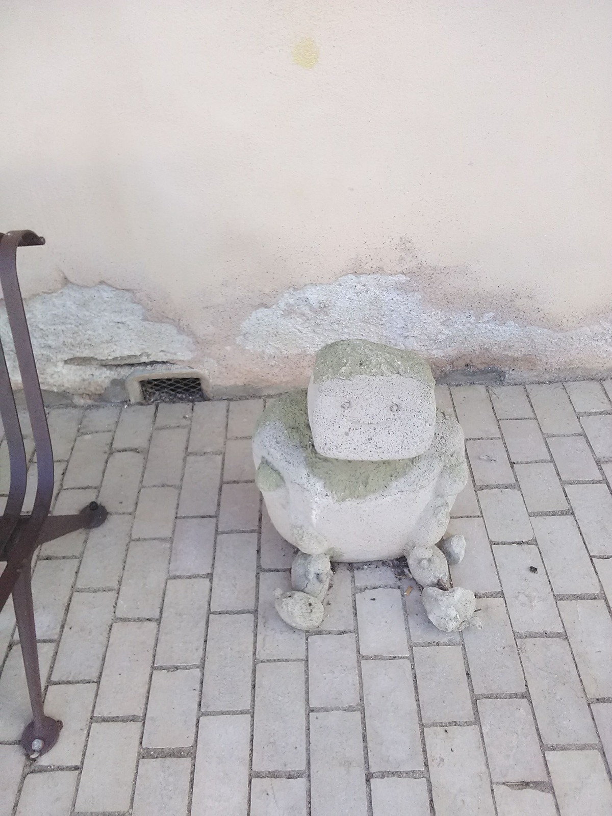 Golem de pierre n°2 dans les Monts de la Madeleine