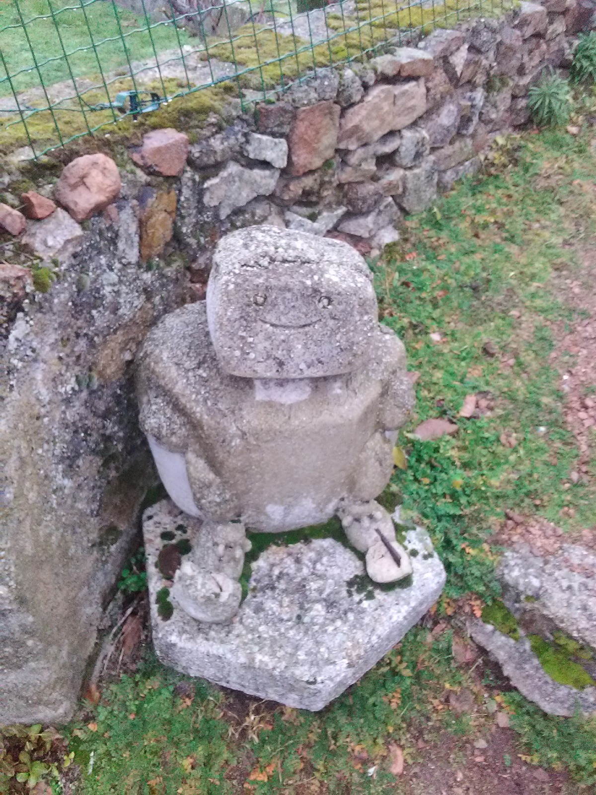 Golem de pierre n°3 dans les Monts de la Madeleine