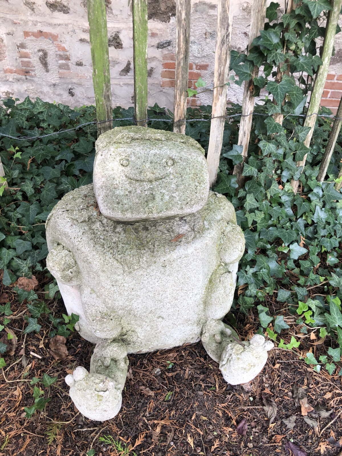 Golem de pierre n°6 dans les Monts de la Madeleine